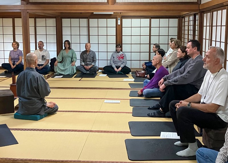 Osaka: Private Zen Meditation at a Temple with a Monk